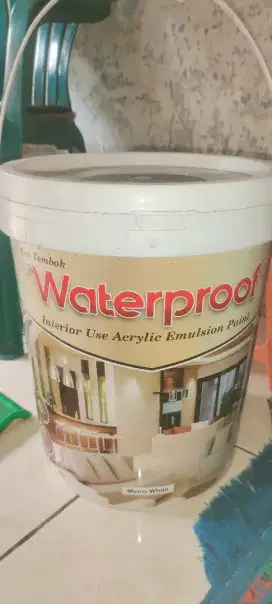 Cat waterproof 25 liter masih baru