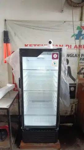 Showcase sharp tempat dingin minuman
