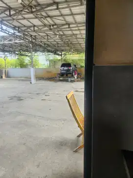Karyawan buat cuci mobil