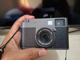 Fujifilm X Half Garansi Panjang Warna Charcoal Xhalf