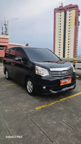 TOYOTA NAV-1 V 2.0 AT 2013 HITAM