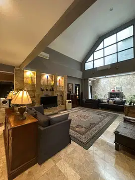 Rumah Mewah Cempaka Putih Area Tenang Jalan Lebar