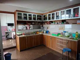 Rumah Asri 3,5 Lantai di Bona Vista Residence.
