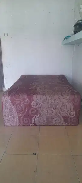 Tempat Tidur 3 Kaki