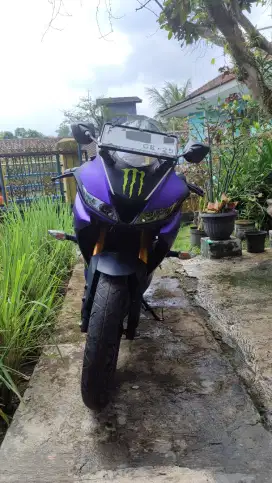 Yamaha R15 custom painted