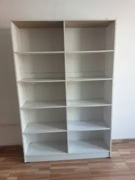Rak Buku Tingkat Desain Minimalis