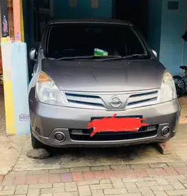 Jual Nissan Grand livina abu-abu Th 2013 nego dikit