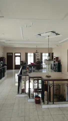 Dijual Rumah Mewah Villa Bukit Indah Strategis Siap Huni