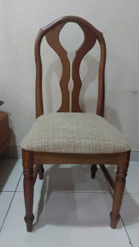 Meja anda kurang lengkap tanpa kursi mahonni