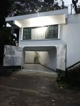 DIJUAL VILA CISARUA PUNCAK