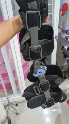 Knee Brace ACL untuk support penyembuhan ACL
