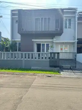 WTS / Dijual Rumah Cantik Siap Huni di Jalan Samosir - Nusa Loka, BSD