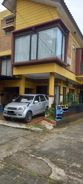 Rumah 2 Lantai Ventilasi Bagus di Flo Residence. Unfurnished.