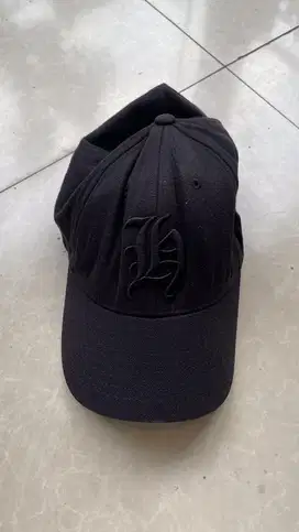 CAPS bordir black on black