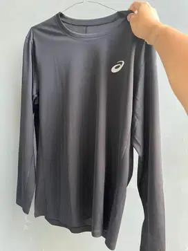 Baju lari asics long sleeve size M