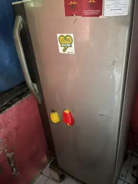 Dijual butuh kulkas