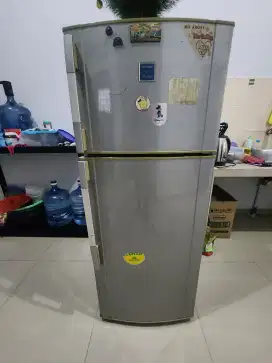 Kulkas 2 pintu Sharp