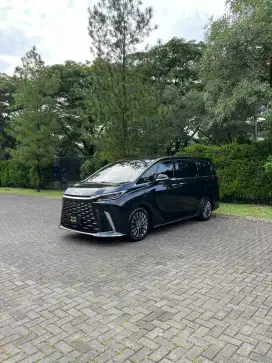 [DELIVERY MILEAGE] Lexus LM 350h 2025