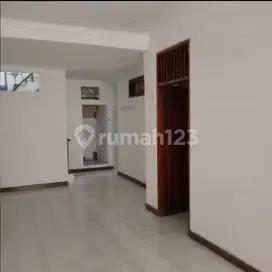 Rumah Spesial Dalam Kompleks Bona Indah Unfurnished