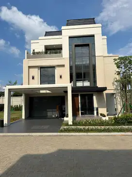SETENGAH HARGA!! HALAMAN SANGAT LUAS RUMAH DI BSD