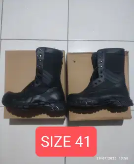 Sepatu PDL Hitam