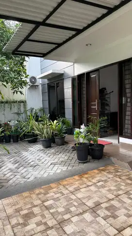 Dijual Rumah Bagus Semi Furnished di Metland Menteng Jakarta Timur
