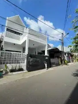 Rumah mulus komplek elit di taman buaran indah , duren sawir