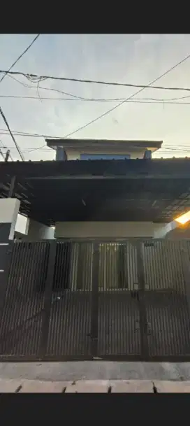 Disewakan rumah 2 lantai non cluster di dekat Bintaro exchange