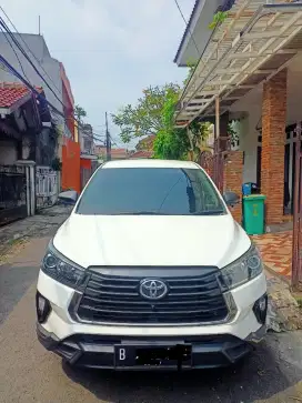 Toyota Innova Venturer diesel/matic putih 2022
