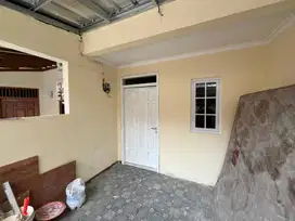 dikontrakkan Rumah Cengkareng Barat 2 kamar Besar, Halaman Luas,
