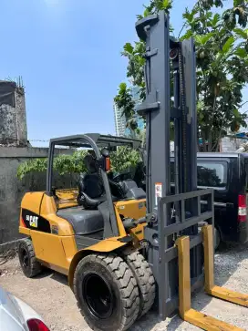 Forklift Caterpillar 5 Ton,Tiang 5 Meter,Matic,Ban Double,Tahun 2018