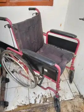 Kursi roda bekas