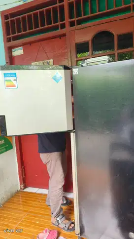 Kulkas sanken 2 pintu ciledug