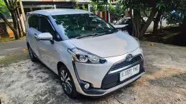 Toyota Sienta V-AT Silver KM Rendah
