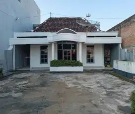 Disewakan Rumah Lokasi Strategis Di Jalan Raya Demak Kudus