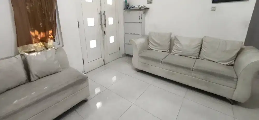 Sofa kondisi warna agak kotor