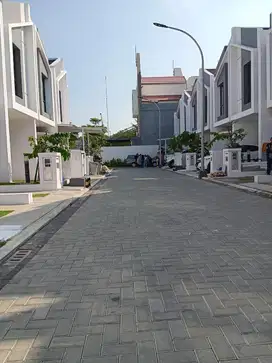 Dijual rumah cantik 2 lantai Cluster Kana harapan indah bekasi