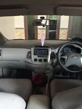 Toyota Kijang Innova 2012 Bensin