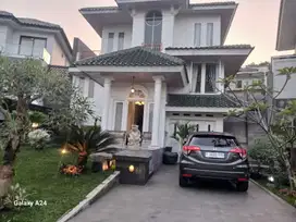 Disewakan Rumah Furnished depan taman Di cluster prestigious Sentul