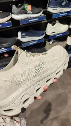 DIJUAL KARENA KEKECILAN // SKECHERS GLIDE STEP SIZE 41