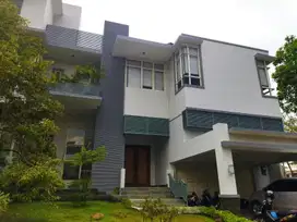 Rumah Siap Huni Ada Kolam ikan Luas - Taman Telaga Golf BSD