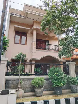 DIJUAL RUMAH MEWAH DAN KOKOH FI RUNGKUT ASRI