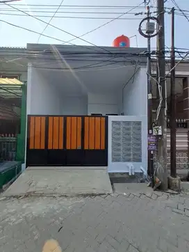 Rumah siap huni, renovasi, selatan, di Perum Cipondoh Makmur Tangerang