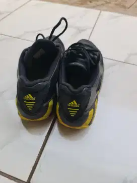 Sepatu Adidas Gil Zero