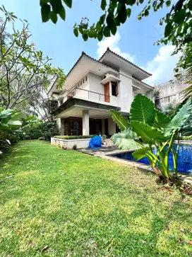 RUMAH CANTIK SIAP HUNI DALAM KOMPLEK KEMANG JAKARTA SELATAN