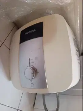 Water Heater Listrik MODENA, 15 liter, 350 W, jual cepat