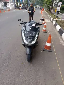 Jual Honda PCX 2021 warna hitam