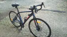 Sepeda tipe roadbike merk Element frc38 700