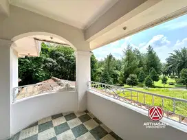 Sentul City, Rumah Cantik dengan Private Pool di Kompleks Asri