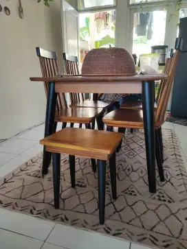 Dining table 4  Kursi sandaran, 2 kursi tanpa sandaran